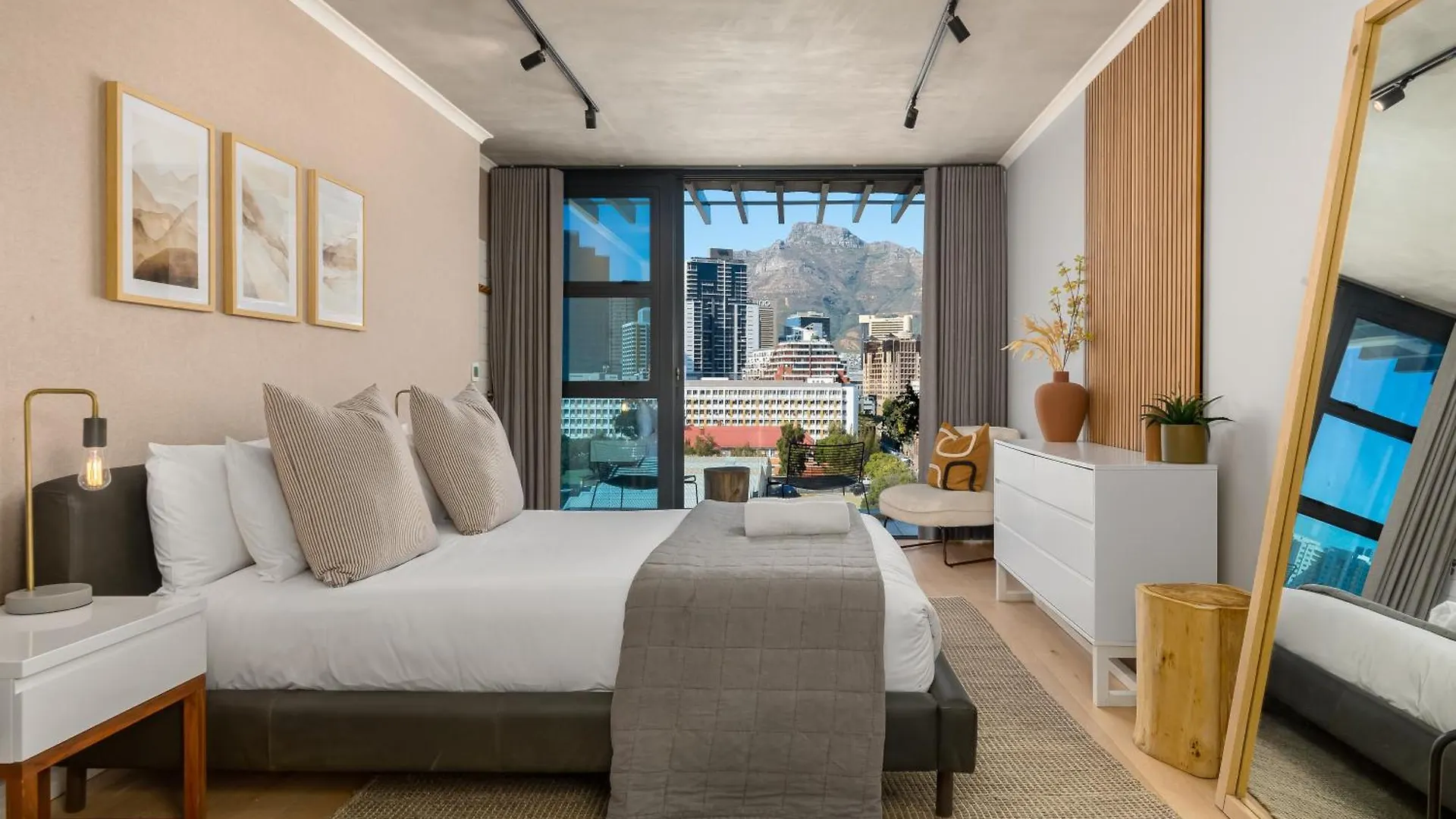 Luxury Penthouse Living In De Waterkant Le Cap